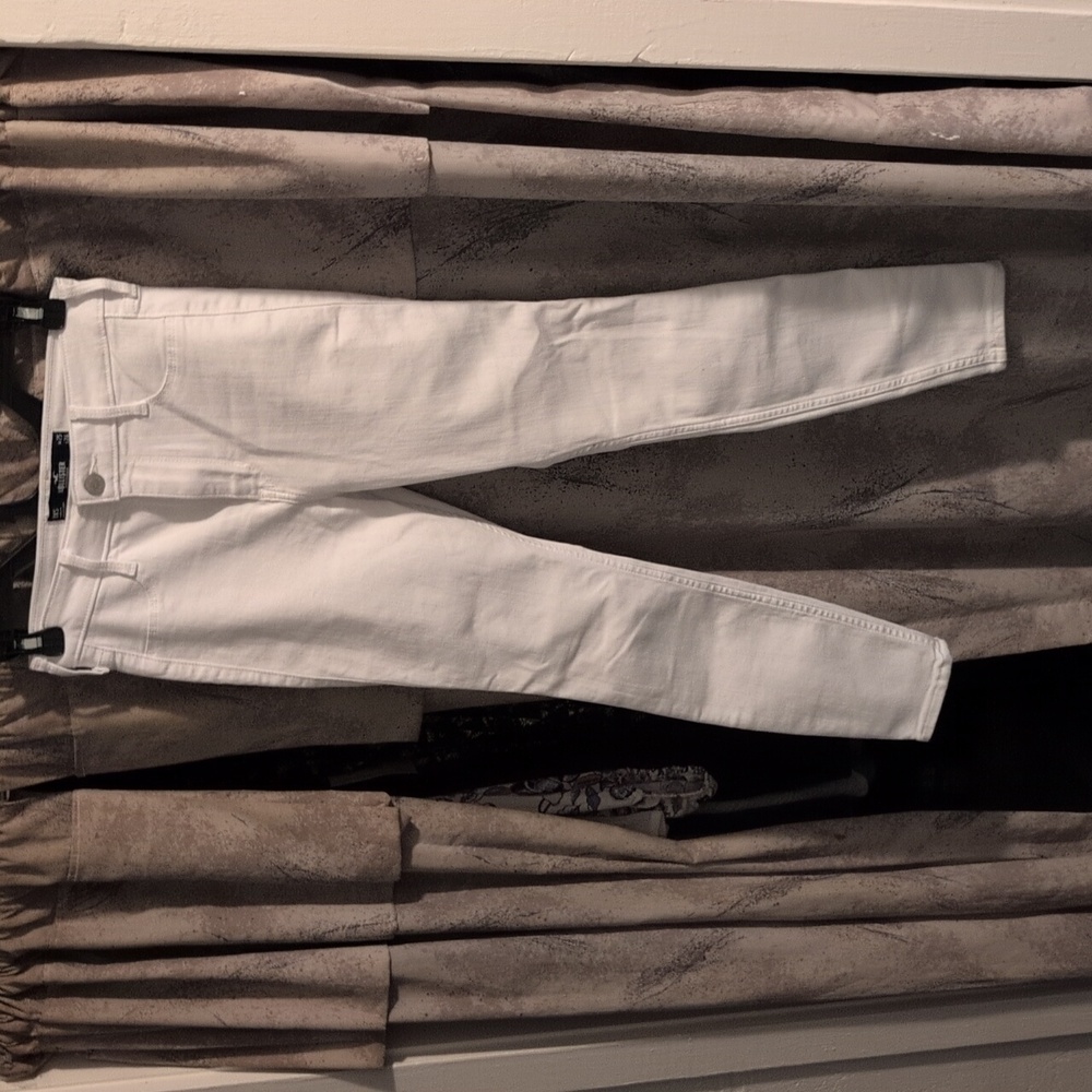 Hollister High-Rise White Jean Leggings